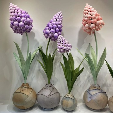 أدوات فنية مصنوعة من ورق التصوير الفوتوغرافي