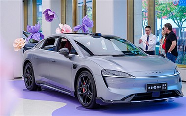 فن الورق وماركات السيارات